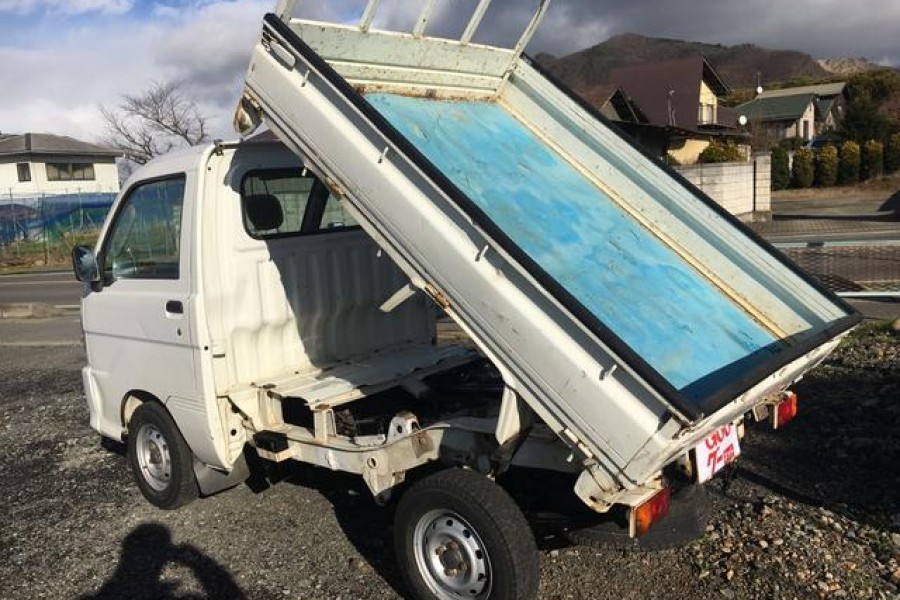 4×4 Daihatsu Hijet Mini Truck – Is It Worth The Investment?